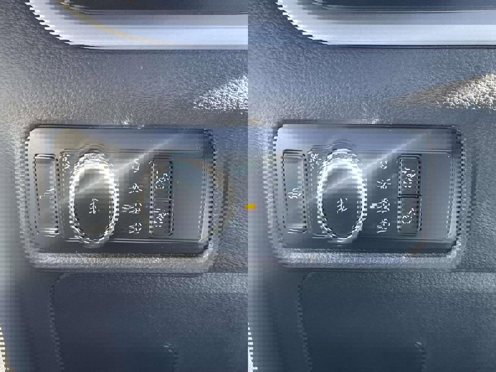 Used 2022 Ford Explorer XLT w/ Equipment Group 202A image 24