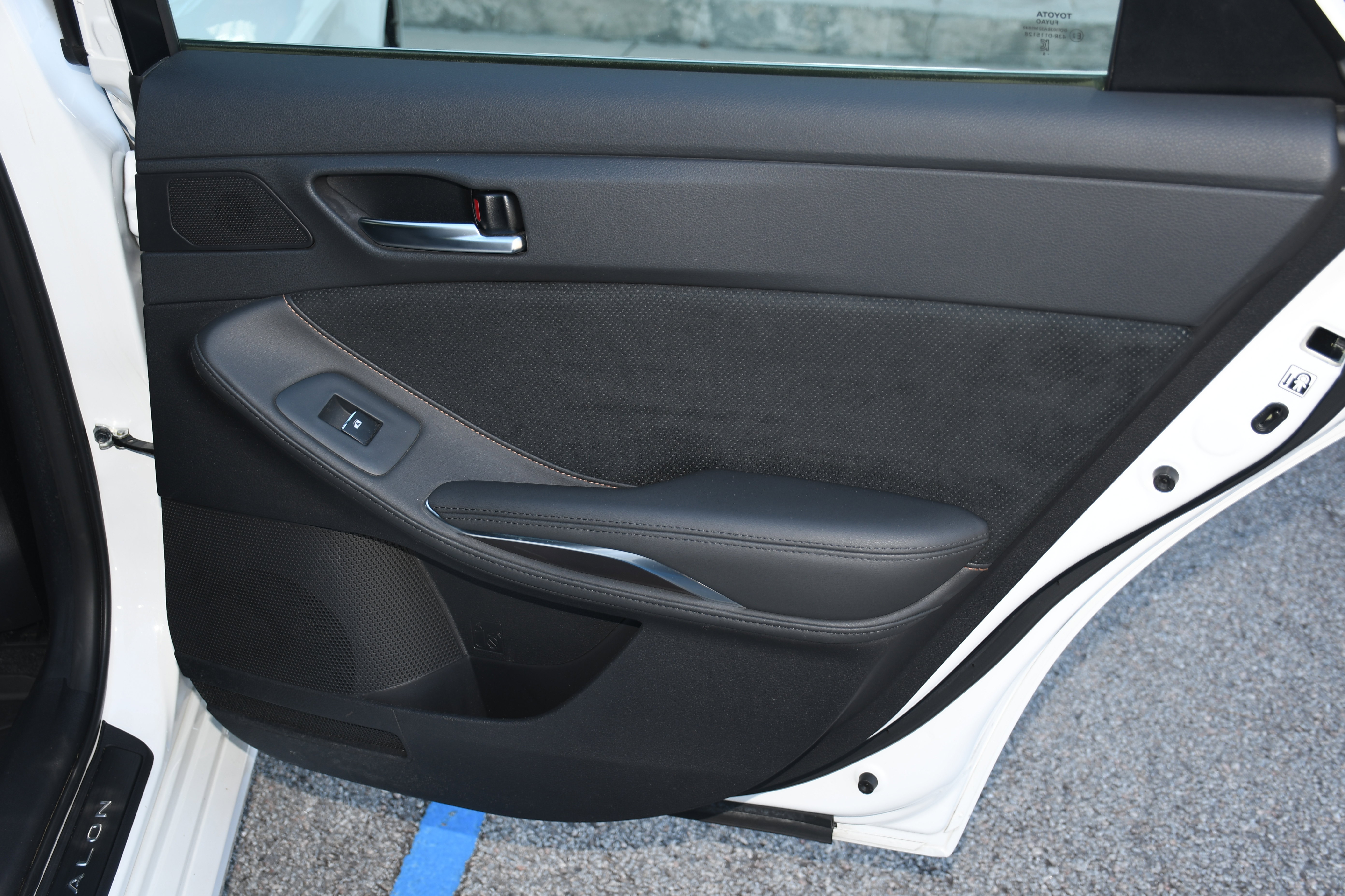 Used 2019 Toyota Avalon XSE image 20