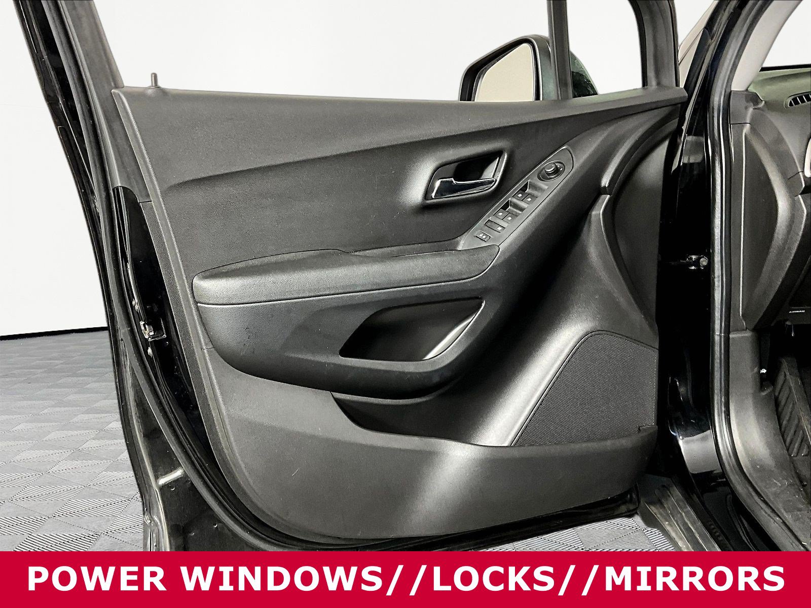 Used 2019 Chevrolet Trax LT FWD image 18