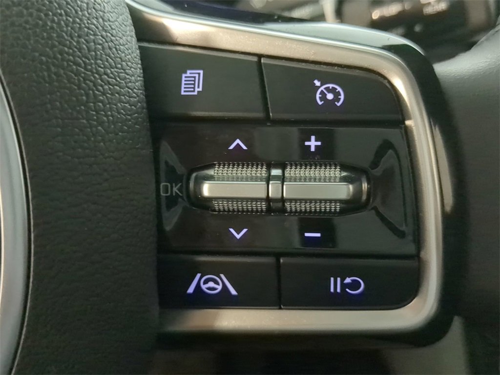 Used 2024 Kia Carnival LX image 31