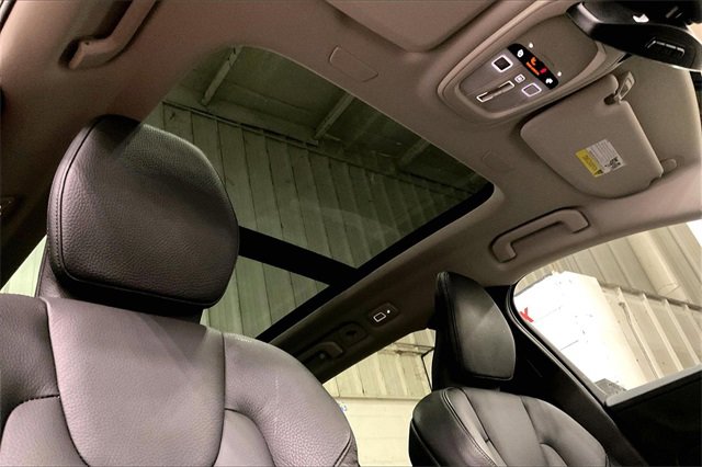 Certified 2025 Volvo V60 B5 Cross Country Plus image 23