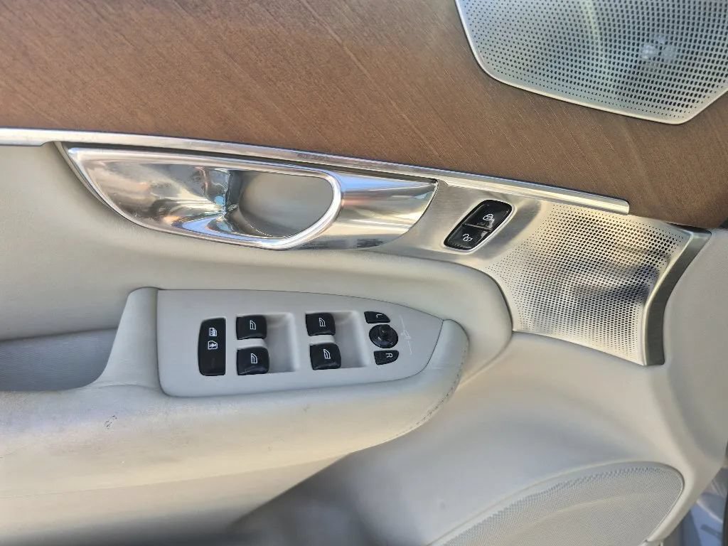 Used 2016 Volvo XC90 T8 Inscription w/ Vision Package AWD/4WD image 14