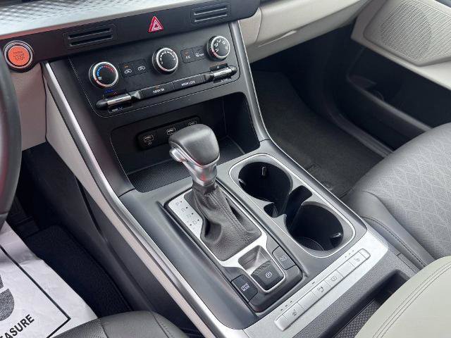 Used 2024 Kia Carnival LX FWD image 23