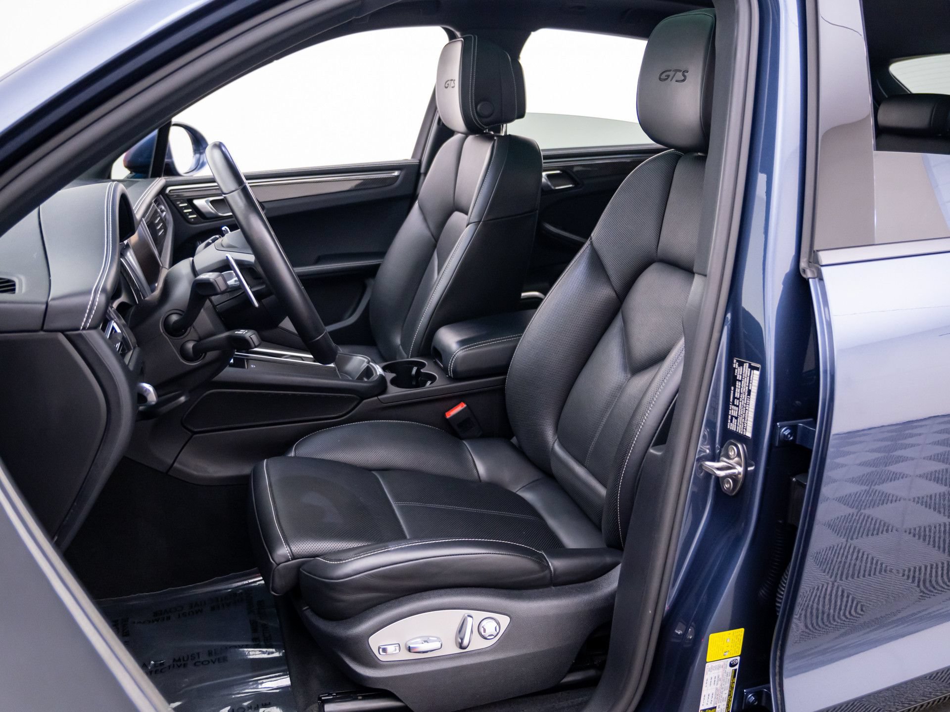 Certified 2022 Porsche Macan GTS AWD/4WD image 5