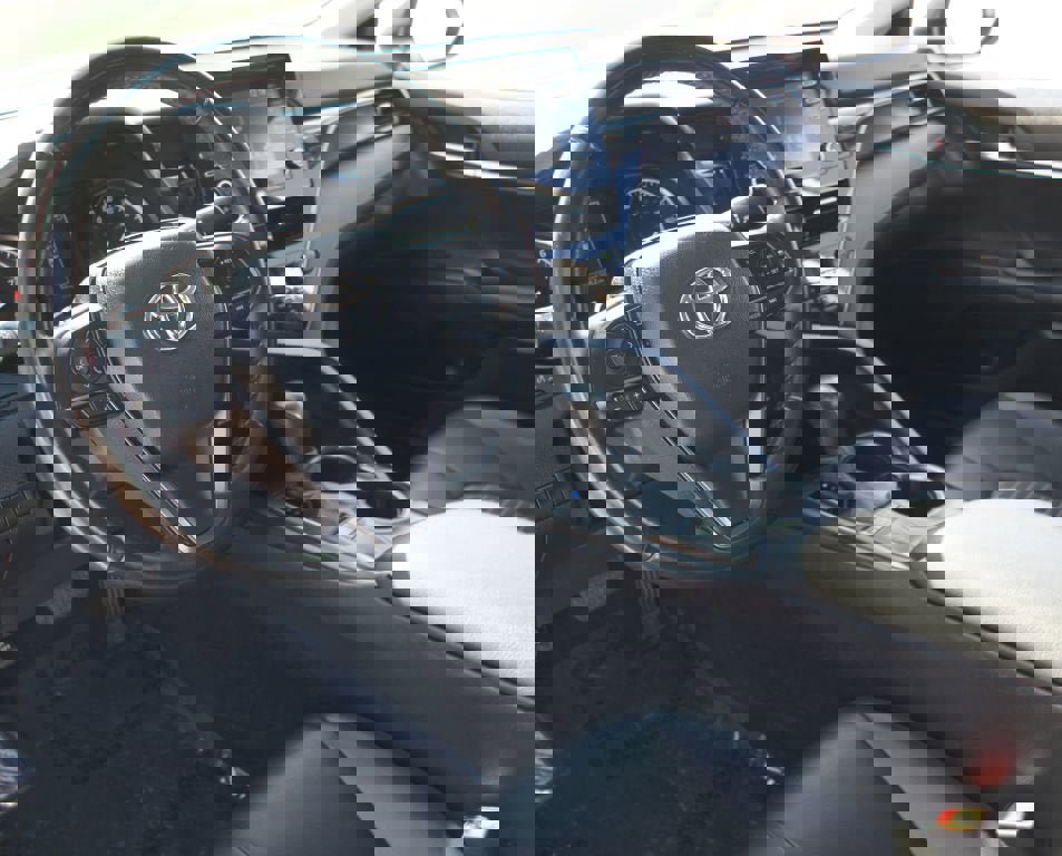 Used 2024 Toyota Camry SE image 11