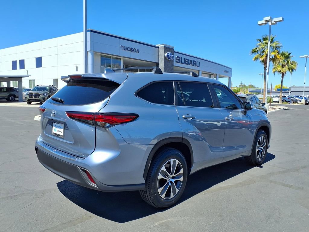Used 2023 Toyota Highlander XLE image 12