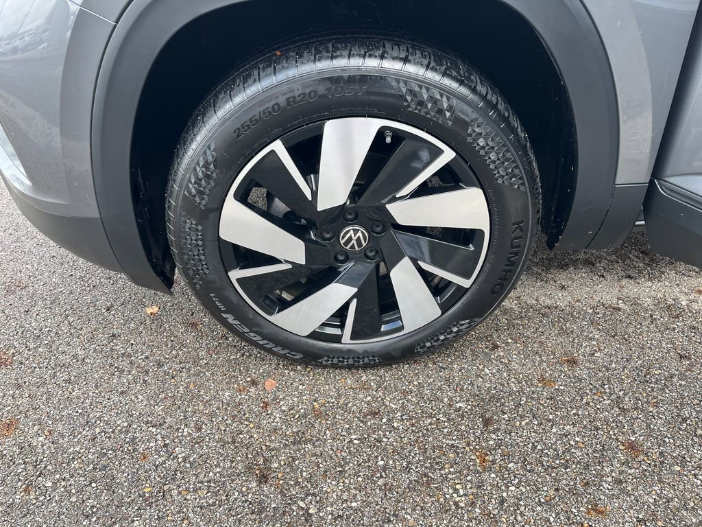 Used 2025 Volkswagen Atlas Cross Sport SE image 26