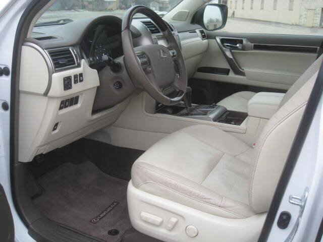 Used 2015 Lexus GX 460 w/ Premium Package AWD/4WD image 18