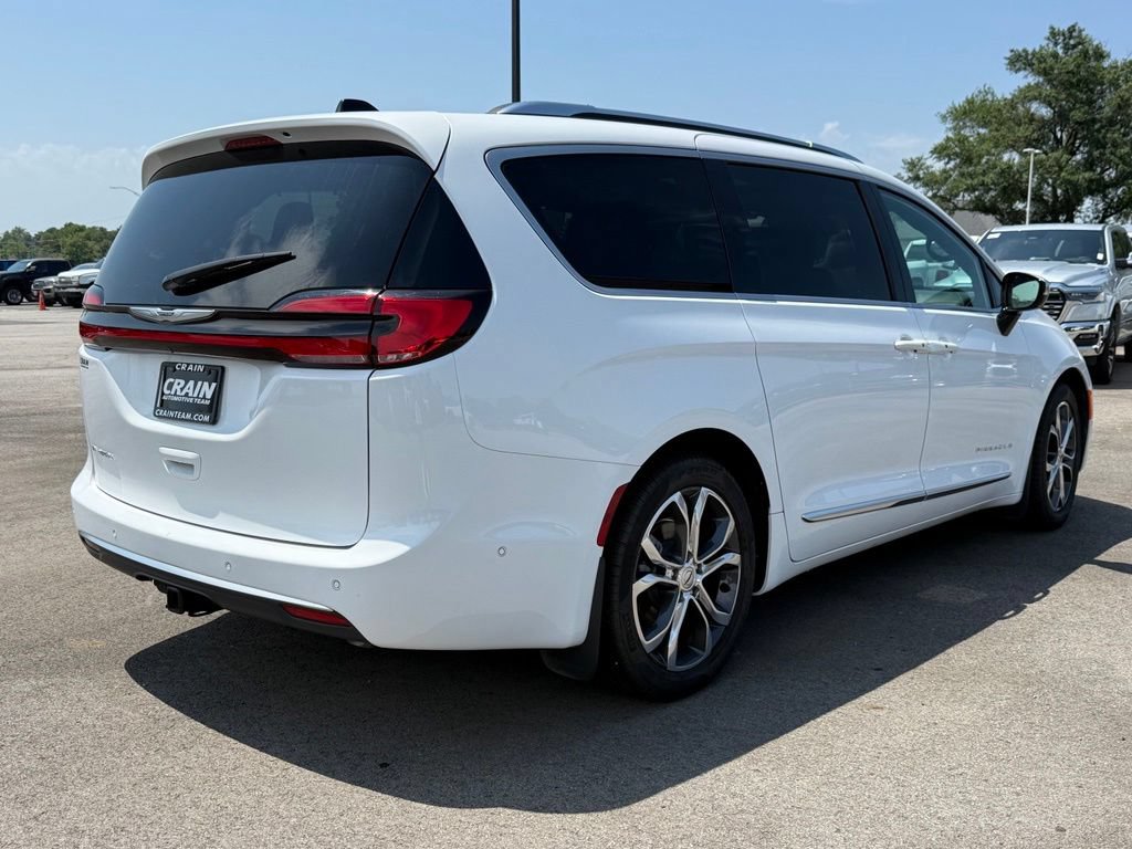 Used 2025 Chrysler Pacifica Pinnacle w/ Trailer Tow Group FWD image 8