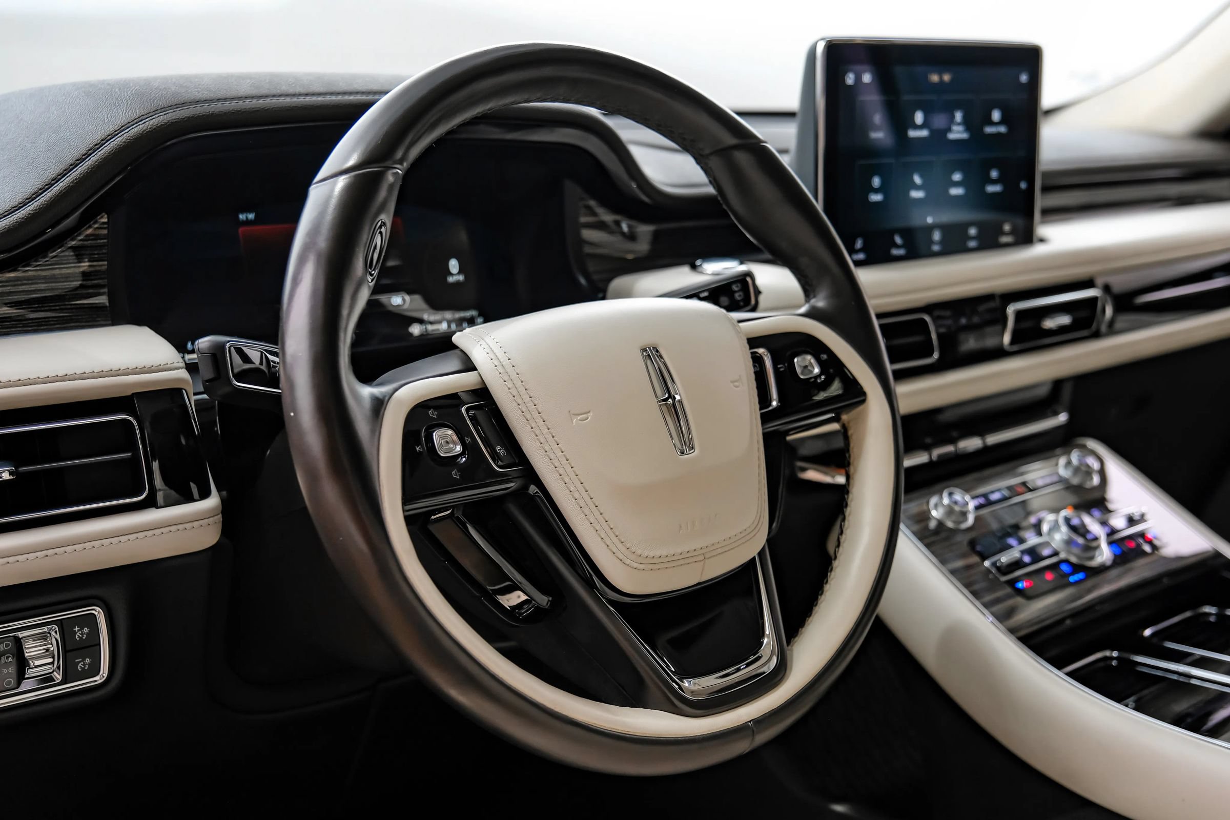 Used 2020 Lincoln Aviator Black Label w/ Dynamic Handling Package AWD/4WD image 13