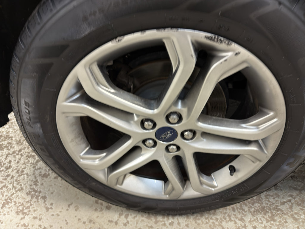 Used 2015 Ford Edge Titanium AWD/4WD image 32