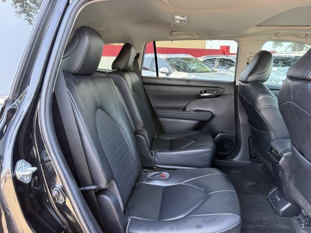 Used 2023 Toyota Highlander XLE FWD image 35