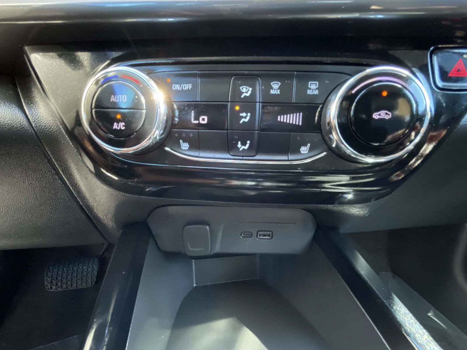 Used 2025 Chevrolet Trax ACTIV w/ Driver Confidence Package FWD image 31