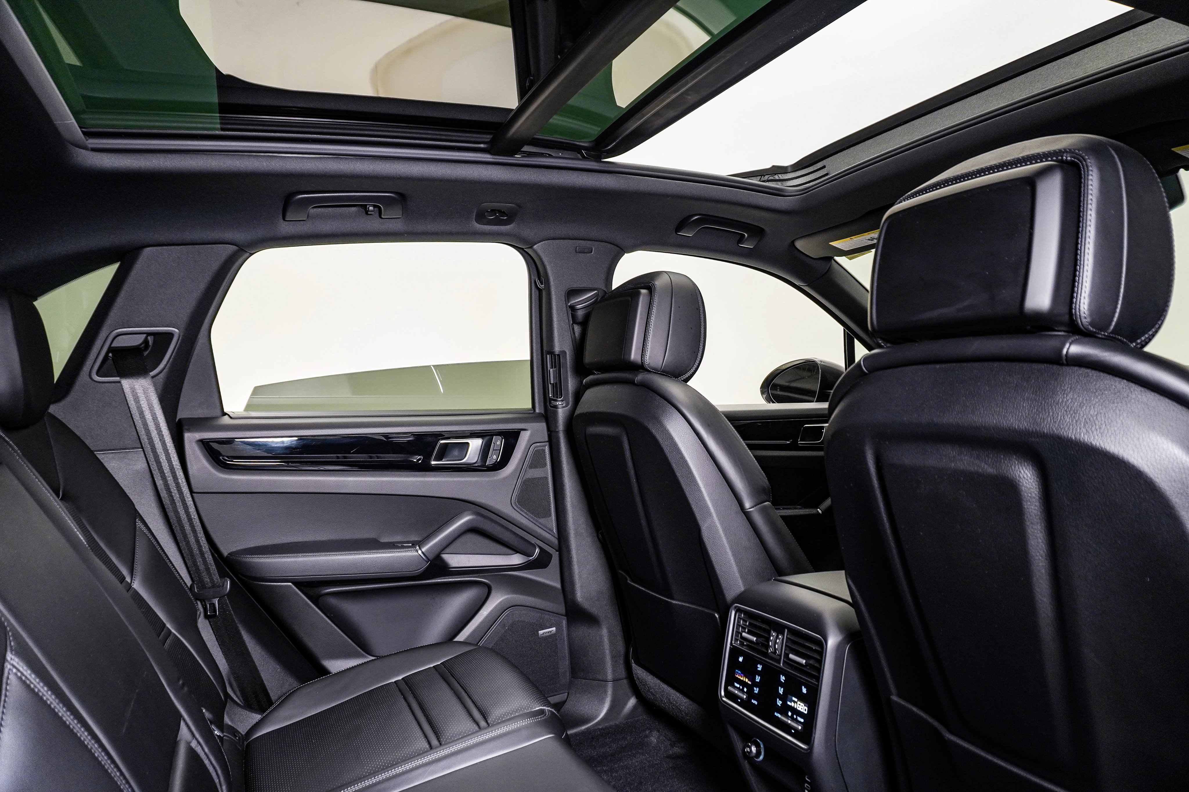 Certified 2023 Porsche Cayenne S AWD/4WD image 16