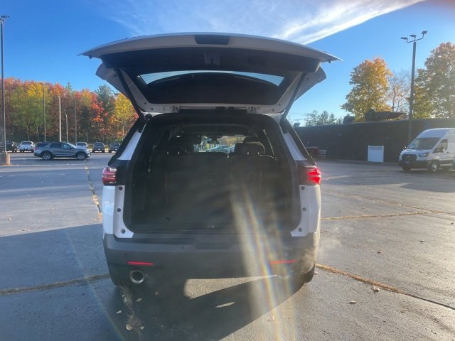Used 2023 Chevrolet Traverse LT image 9