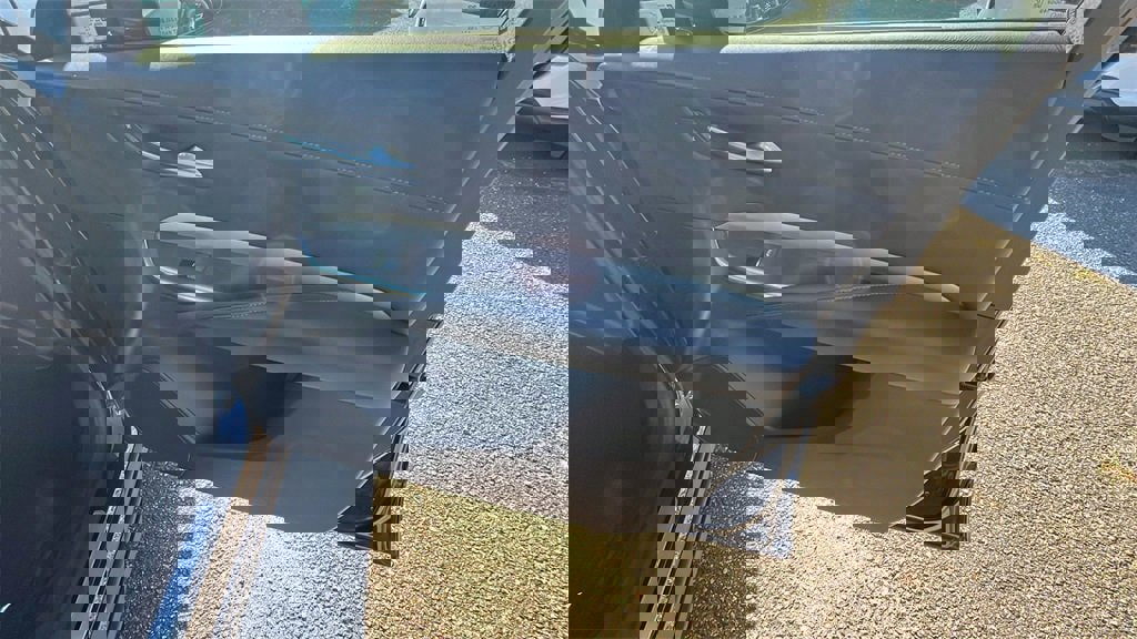 Used 2023 Cadillac XT4 Premium Luxury w/ Enhanced Visibility Package image 18