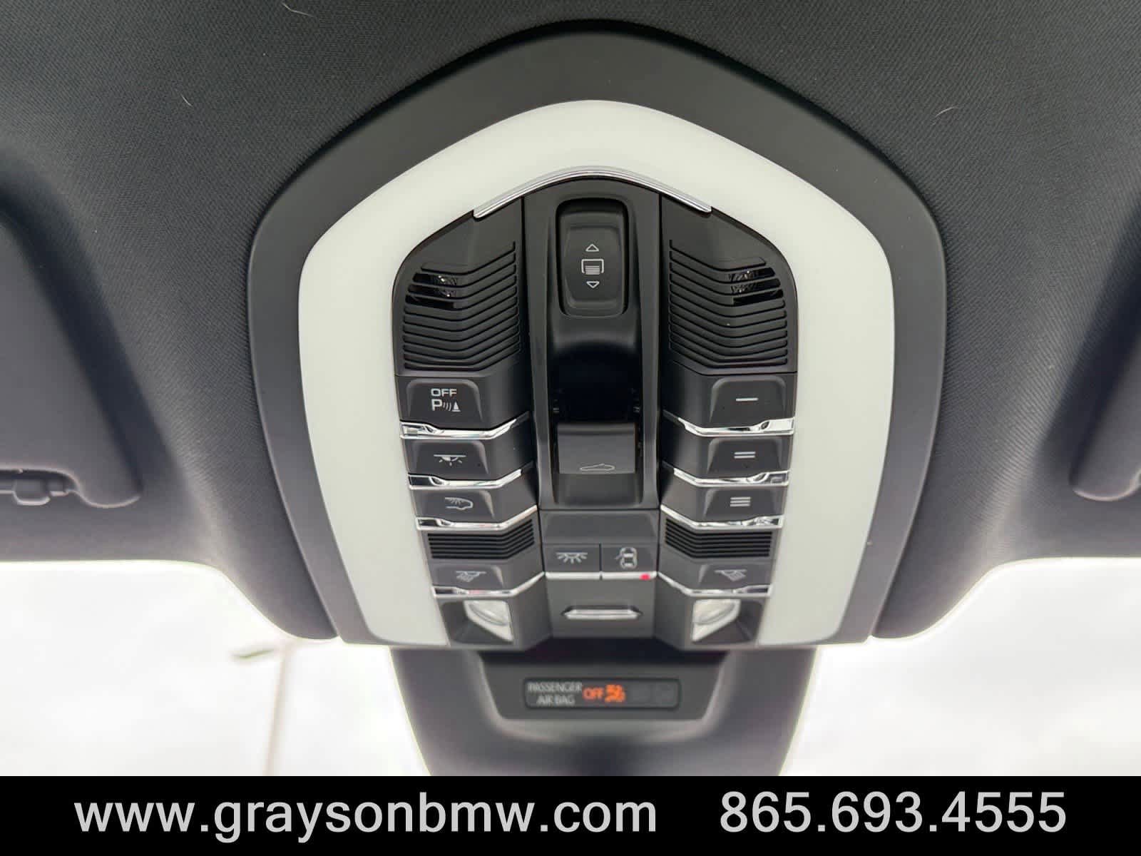 Used 2024 Porsche Macan AWD/4WD image 25