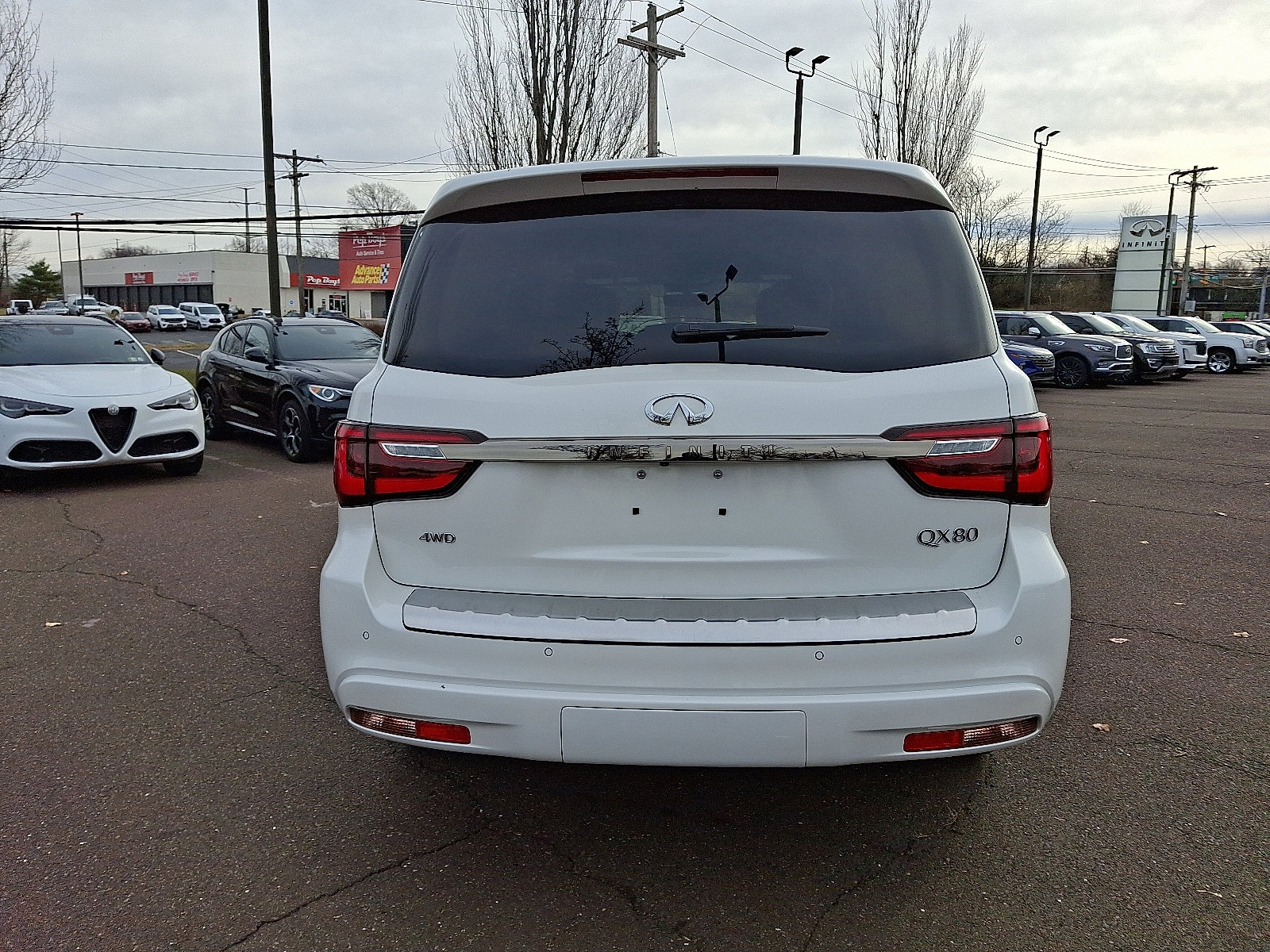 Used 2024 INFINITI QX80 Sensory image 5