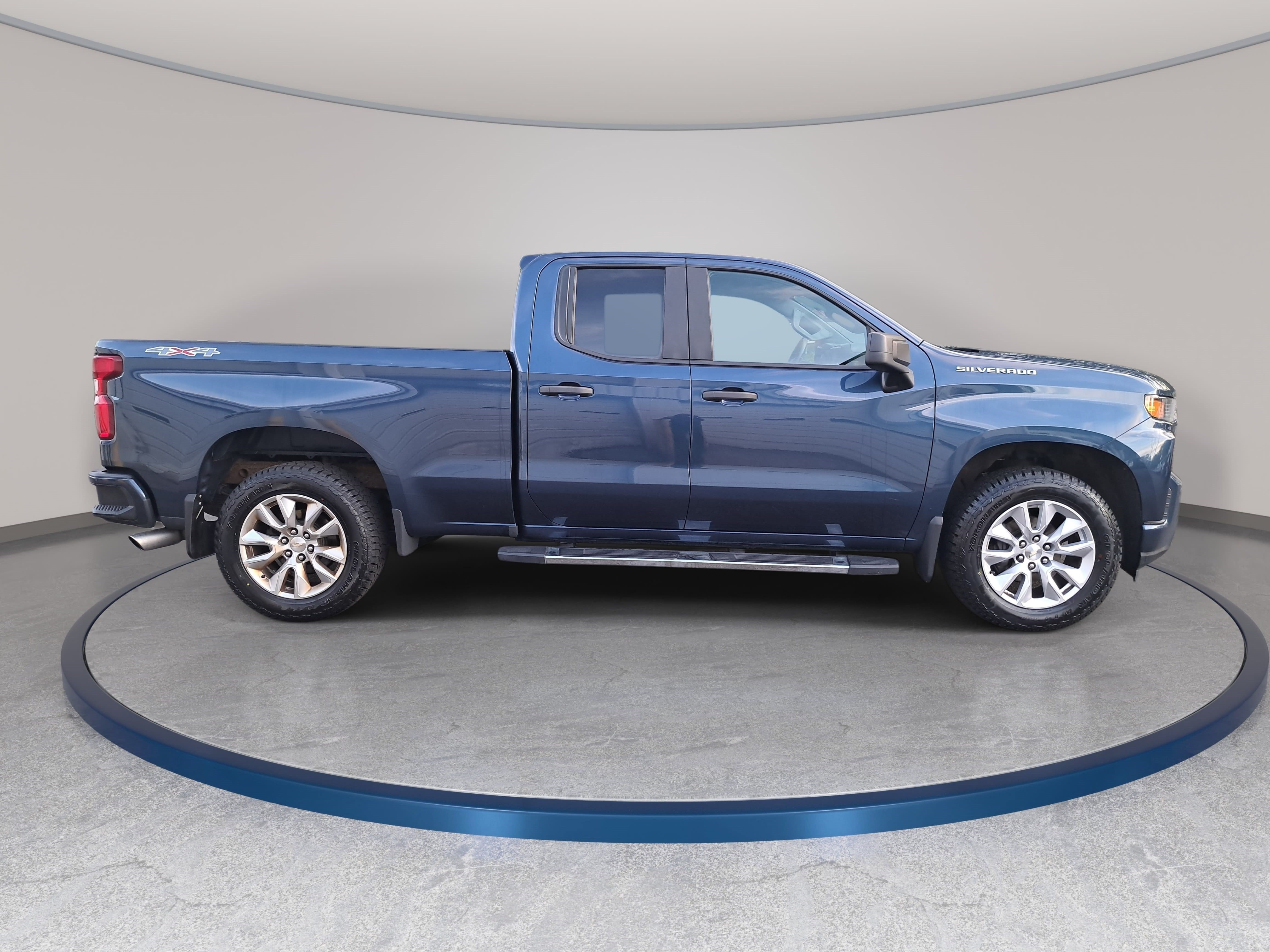 Used 2019 Chevrolet Silverado 1500 Custom w/ Custom Value Package AWD/4WD image 4