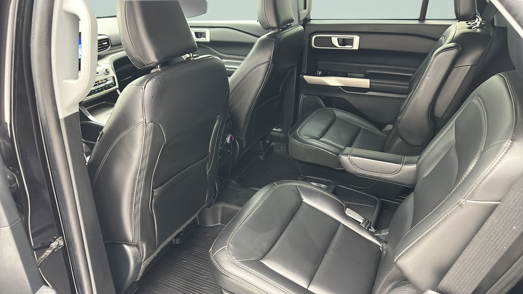 Used 2021 Ford Explorer XLT w/ Equipment Group 202A AWD/4WD image 7