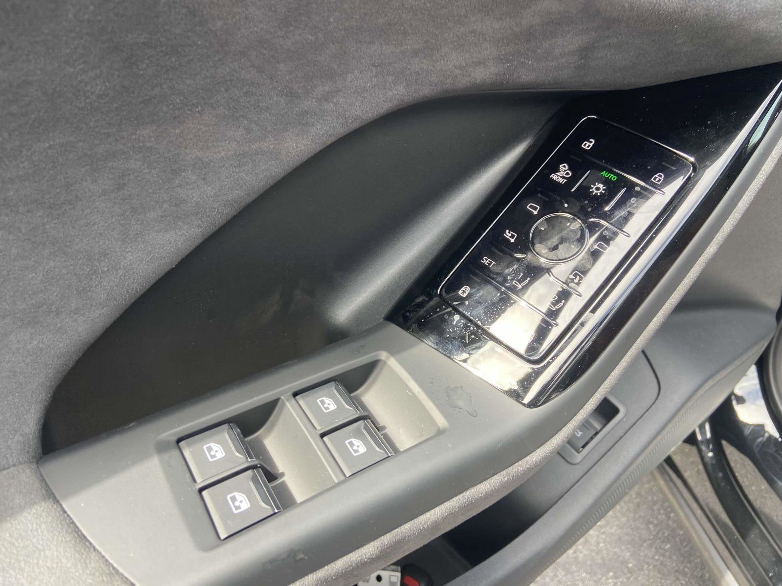 New 2025 Audi SQ6 e-tron Premium Plus image 21