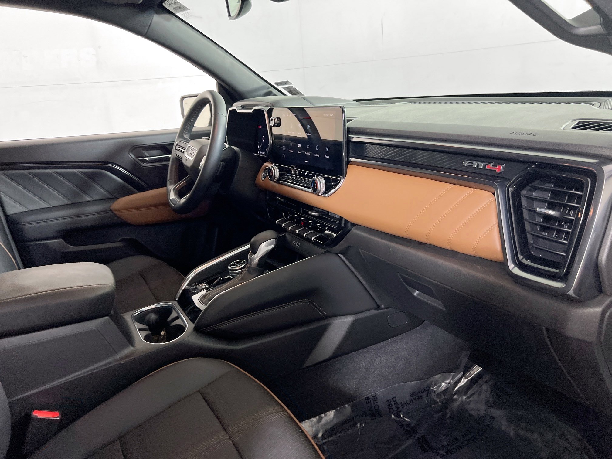 Used 2024 GMC Canyon AT4 w/ Technology Package AWD/4WD image 28