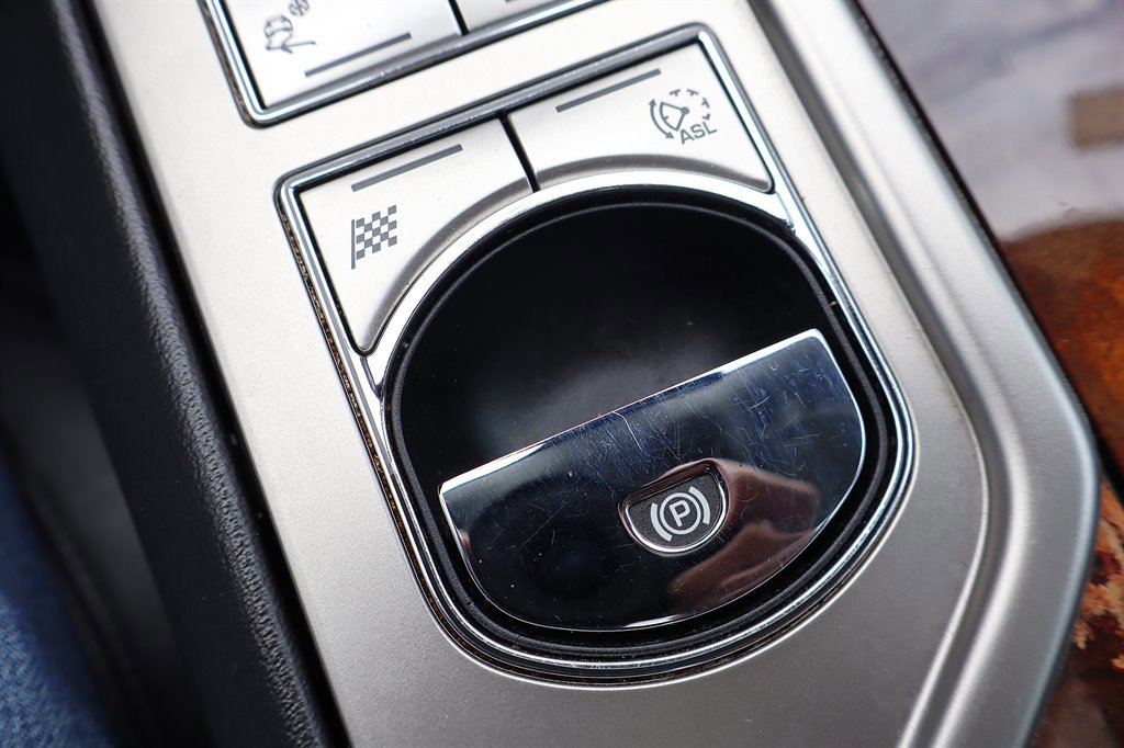 Used 2011 Jaguar XF Premium RWD image 29