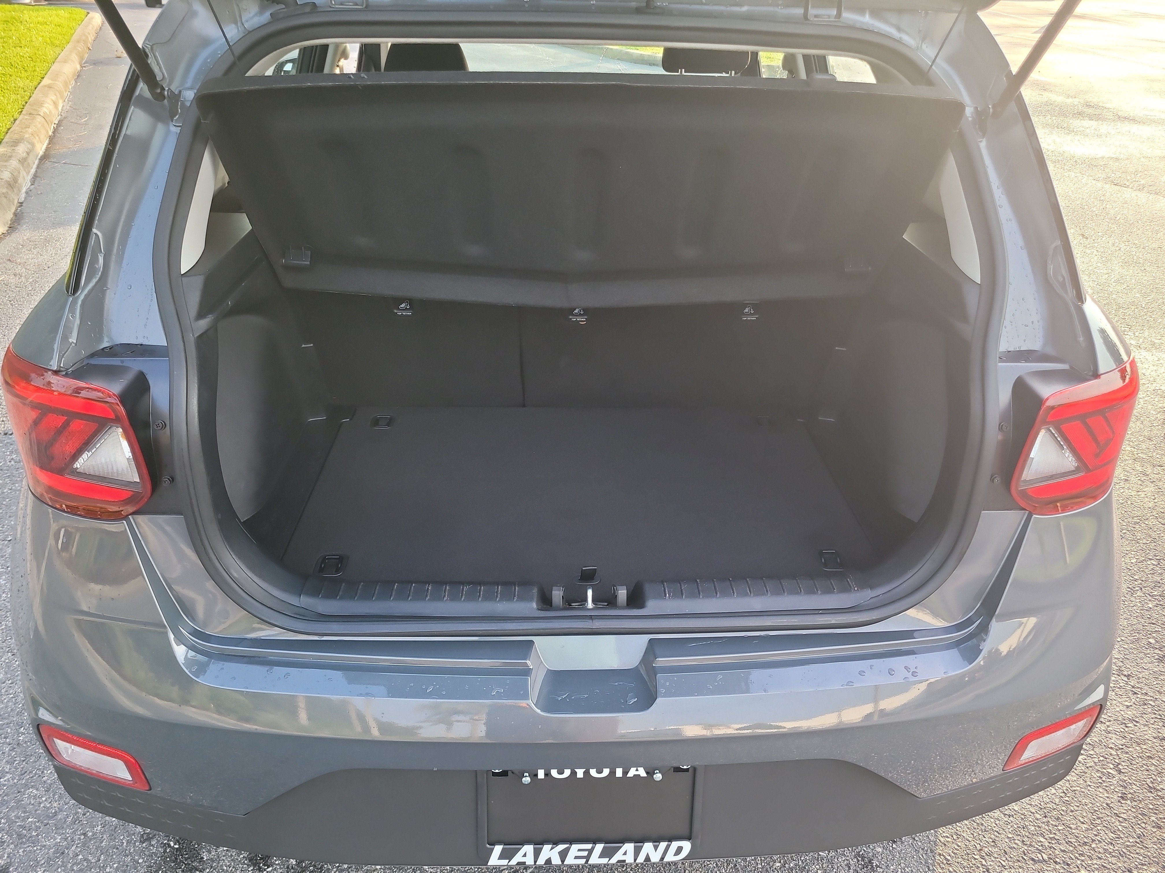 Used 2025 Hyundai Venue SE FWD image 11