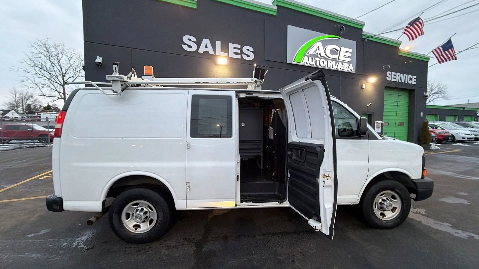 Used 2009 Chevrolet Express 2500 Van 3D image 15