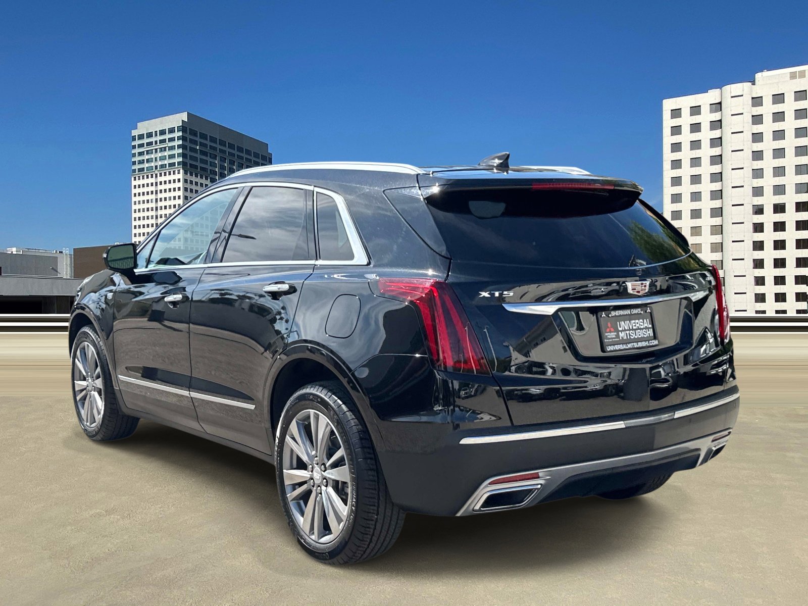 Used 2025 Cadillac XT5 Premium Luxury image 3