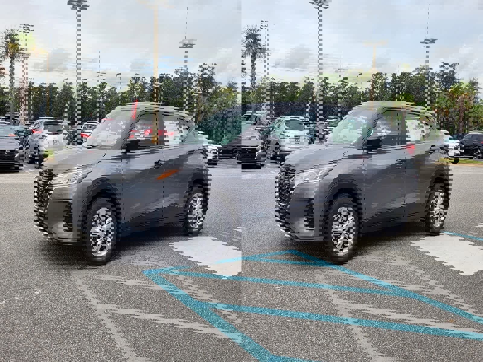 New 2025 Nissan Kicks Play S image 2