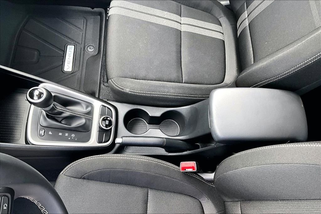 Used 2025 Hyundai Venue SEL FWD image 15