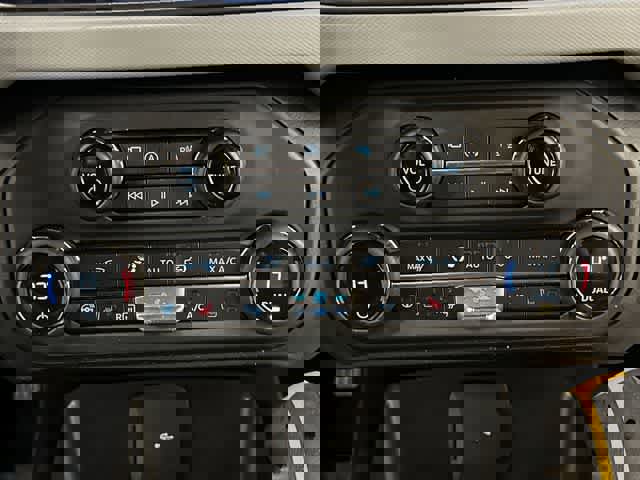 Used 2023 Ford Bronco Badlands image 15