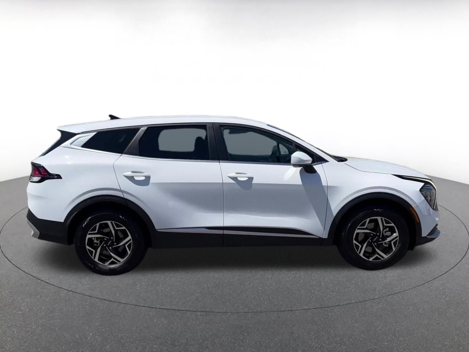 Used 2025 Kia Sportage LX FWD image 16