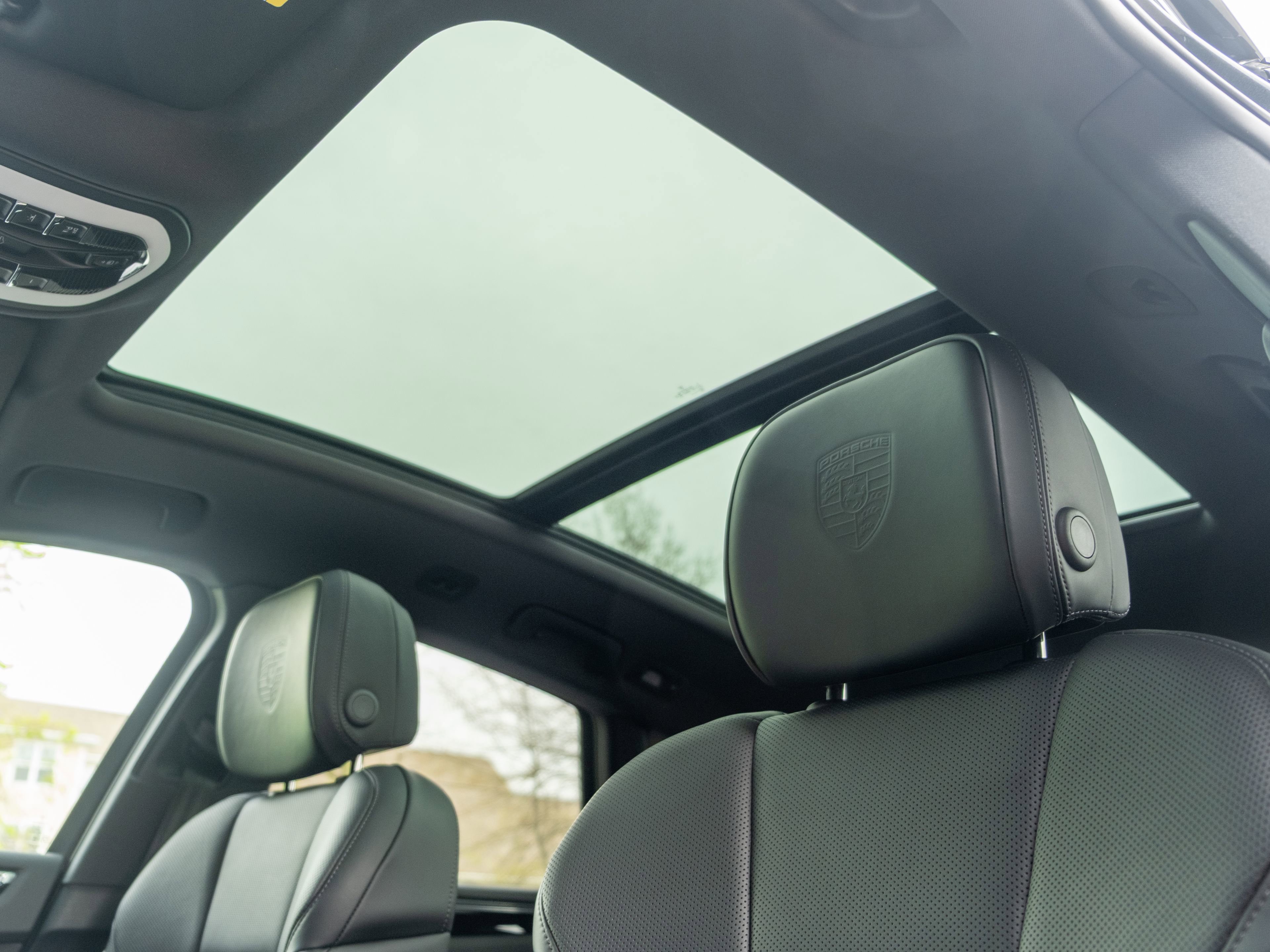 Certified 2026 Porsche Macan AWD/4WD image 17