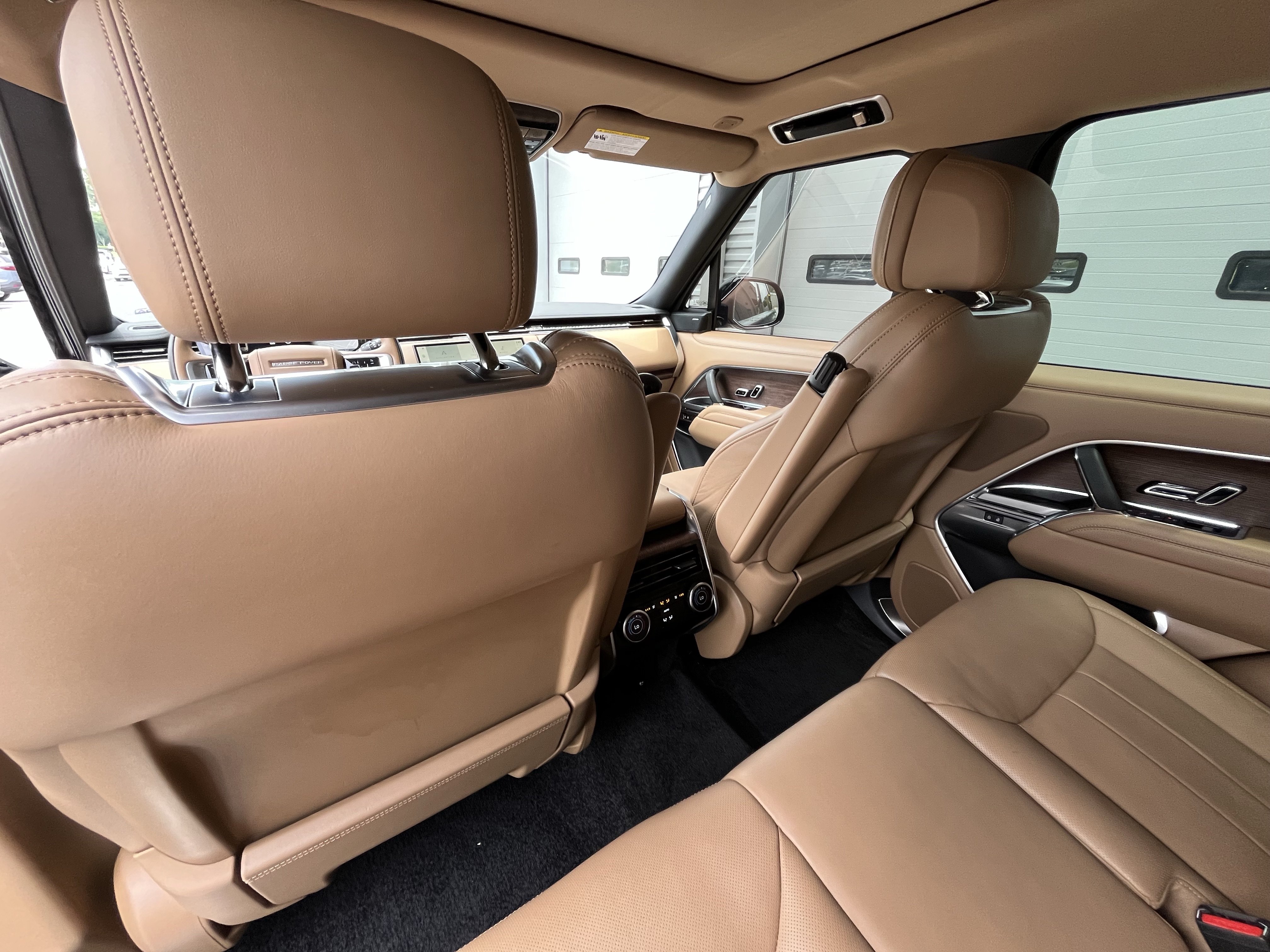 Certified 2024 Land Rover Range Rover SE AWD/4WD image 32