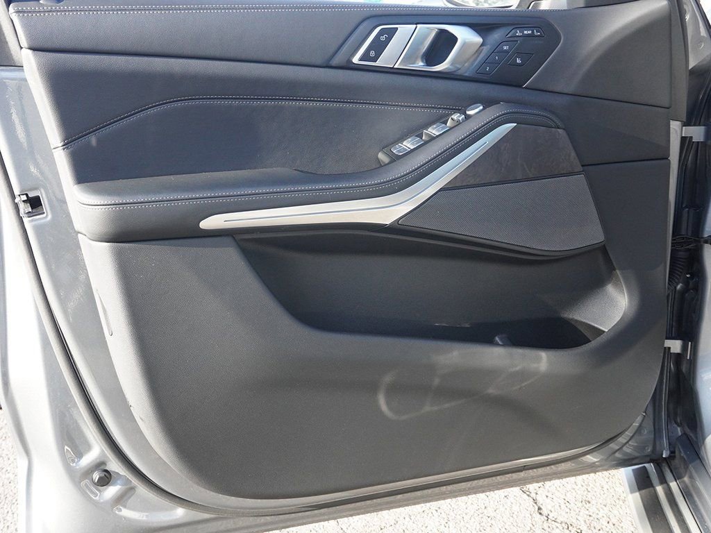 Used 2025 BMW X7 xDrive40i w/ Premium Package image 26