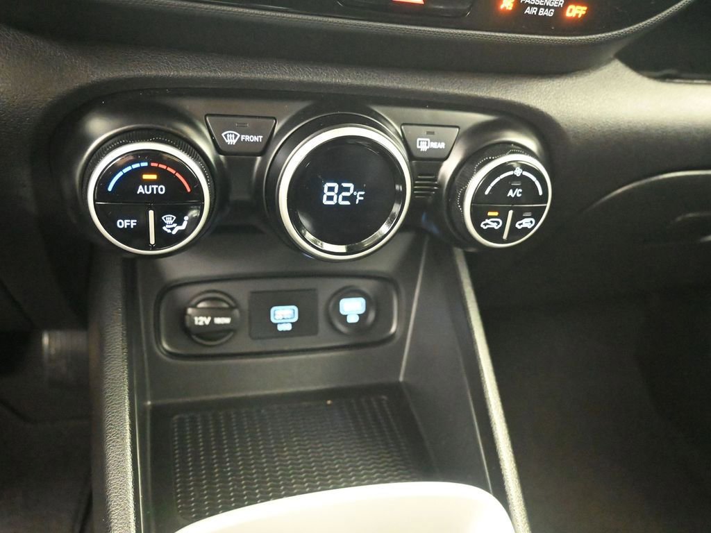 Used 2020 Hyundai Venue SEL image 17