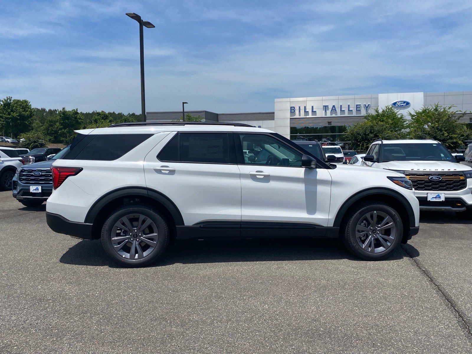 New 2026 Ford Explorer Active w/ Active Comfort Package AWD/4WD image 3