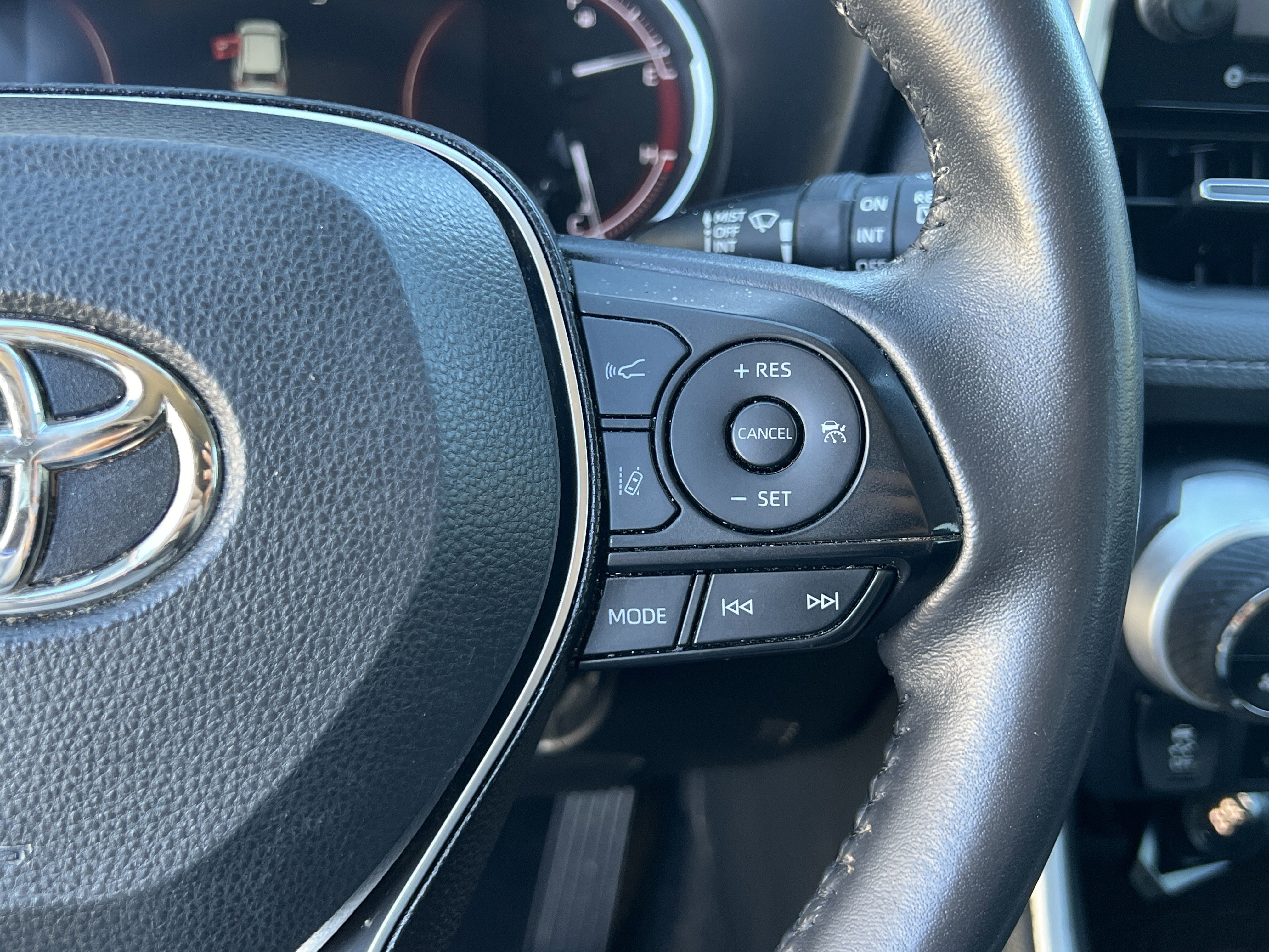 Used 2022 Toyota RAV4 Limited image 19