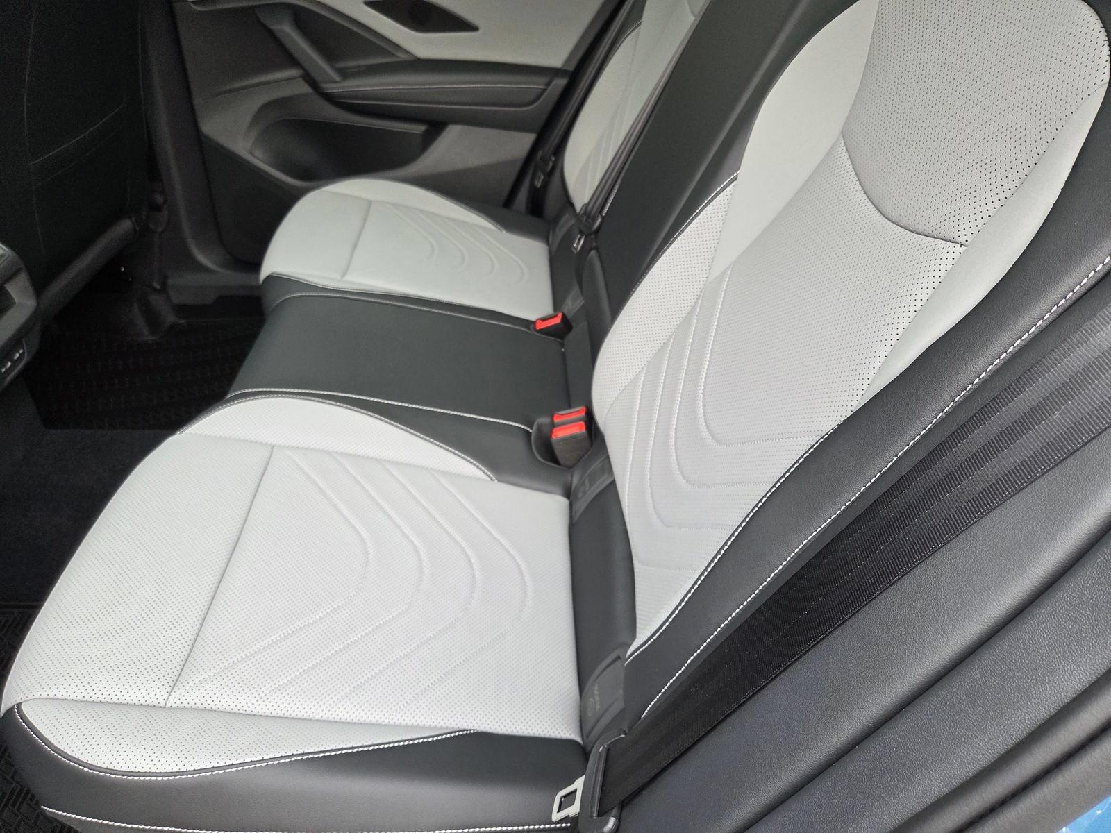 New 2026 Volkswagen Tiguan SE R-Line AWD/4WD image 22