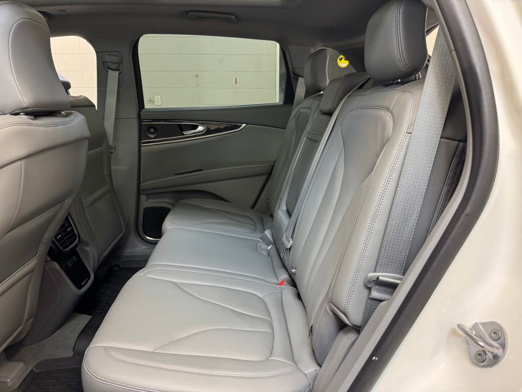 Used 2023 Lincoln Nautilus Reserve image 16
