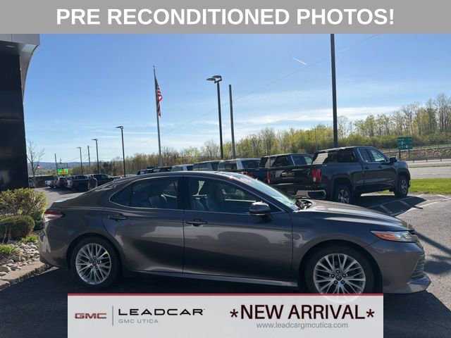 Used 2018 Toyota Camry XLE FWD image 6