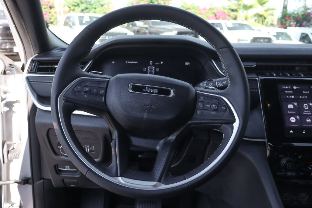 Used 2024 Jeep Grand Cherokee Altitude RWD image 20