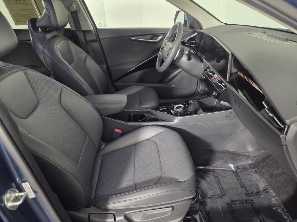 Used 2023 Kia Niro SX Touring FWD image 32