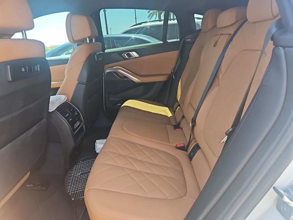 Used 2023 BMW X6 xDrive40i w/ M Sport Package AWD/4WD image 6