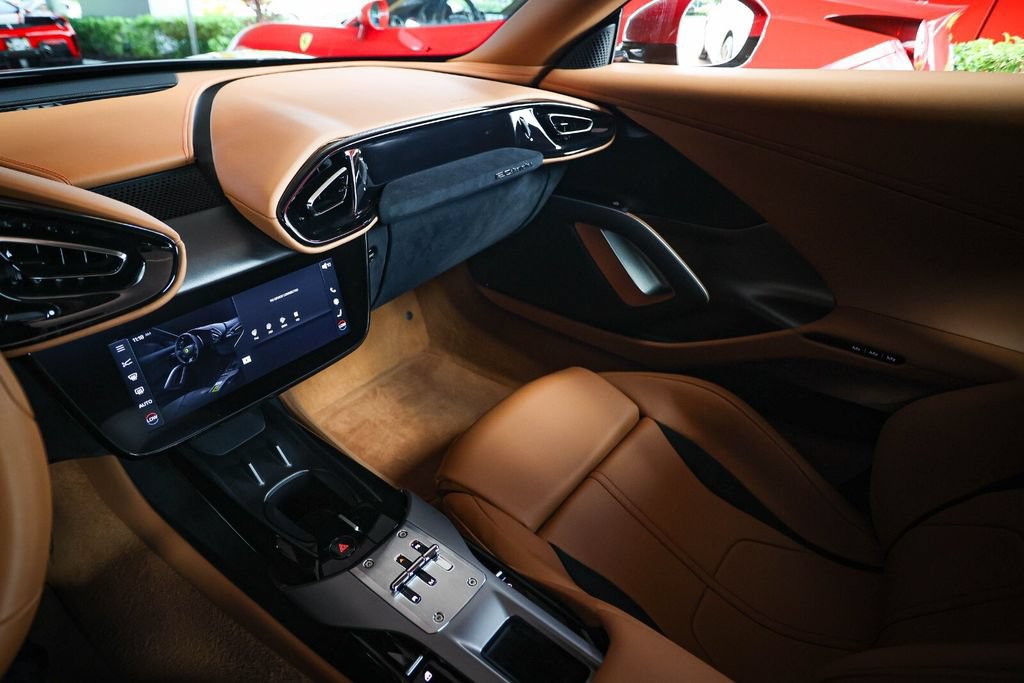 Certified 2025 Ferrari 12Cilindri RWD image 34