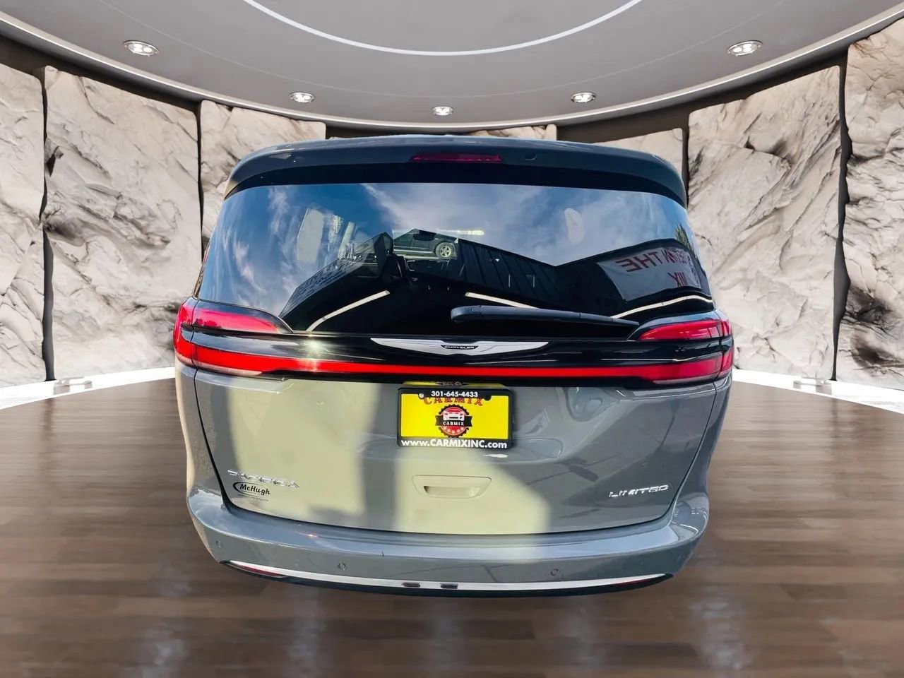 Used 2022 Chrysler Pacifica Limited image 7