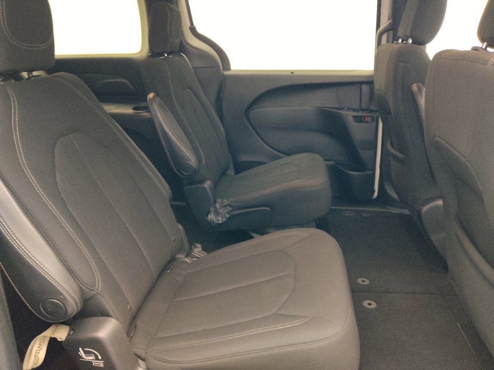 Used 2018 Chrysler Pacifica Touring Plus w/ S Appearance Package FWD image 19