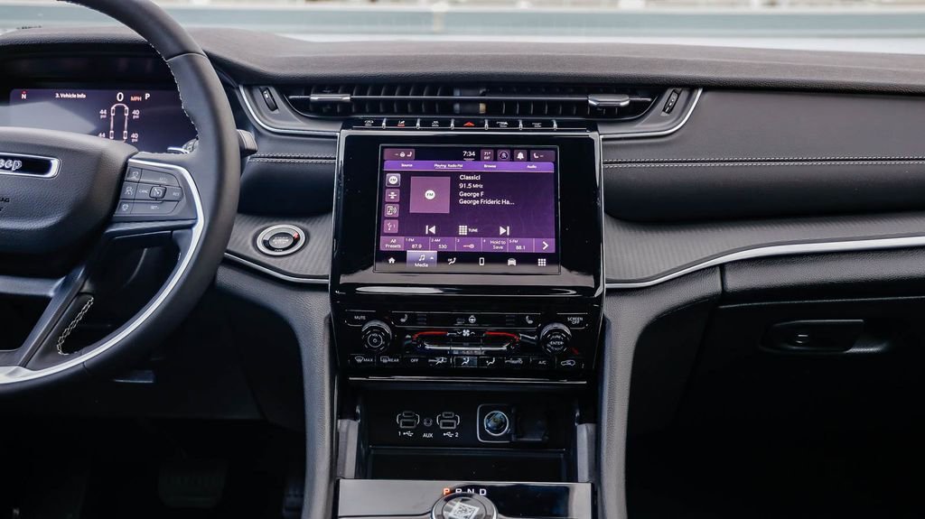 New 2025 Jeep Grand Cherokee L Altitude image 14